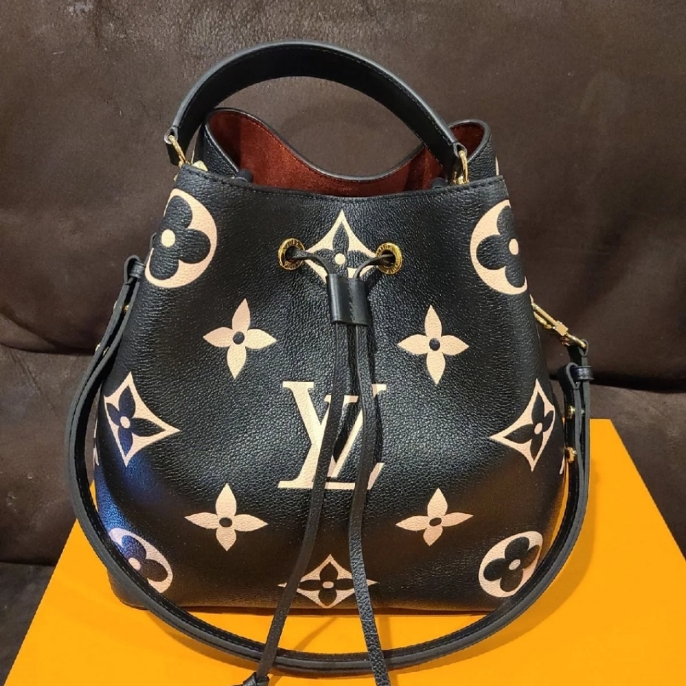 Neonoe Empriente limited edition